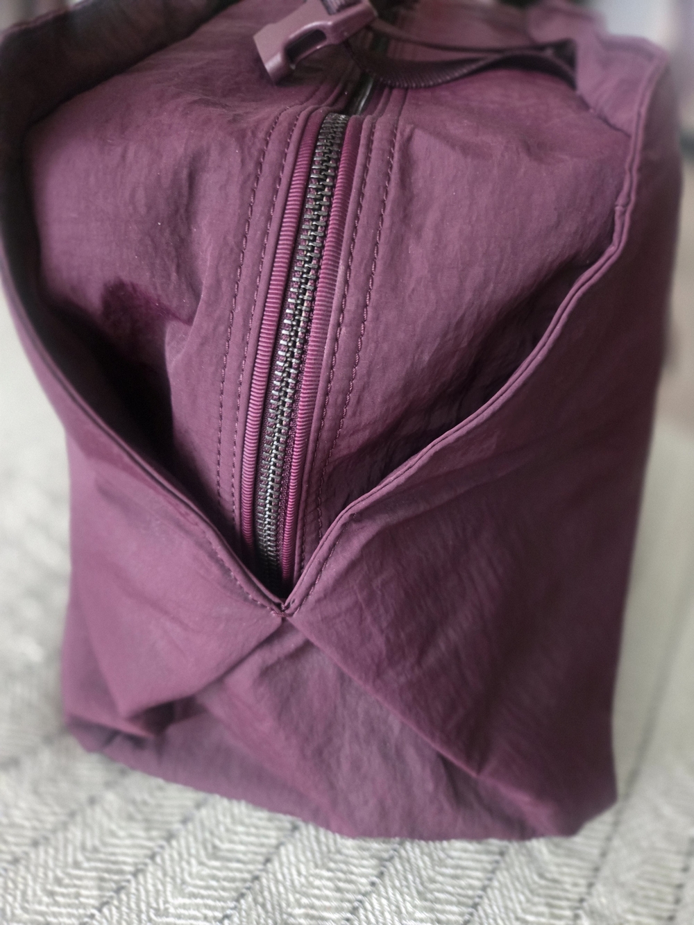 Lululemon Go Getter Plum Tote Bag 25L Like NEW - Picture 3 of 8